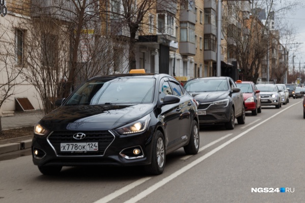 В апреле таксисты бастовали и устраивали автопробеги против низких тарифов в агрегаторах В апреле таксисты бастовали и устраивали автопробеги против низких тарифов в агрегаторах