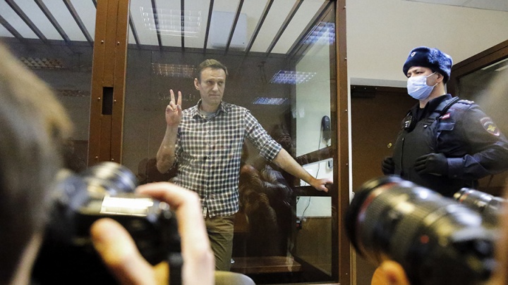 Навального приговорили к штрафу за клевету на ветерана