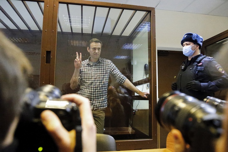 Это второй суд Навального за этот день. Несколько часов назад ему отказали в пересмотре приговора по делу «Ив Роше»