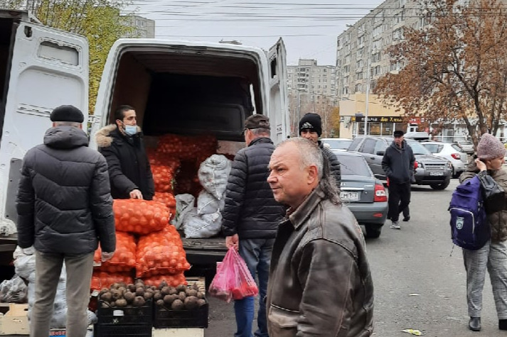 Павел Быков считает, что на улице Рабкоров торгуют перекупщики Павел Быков считает, что на улице Рабкоров торгуют перекупщики