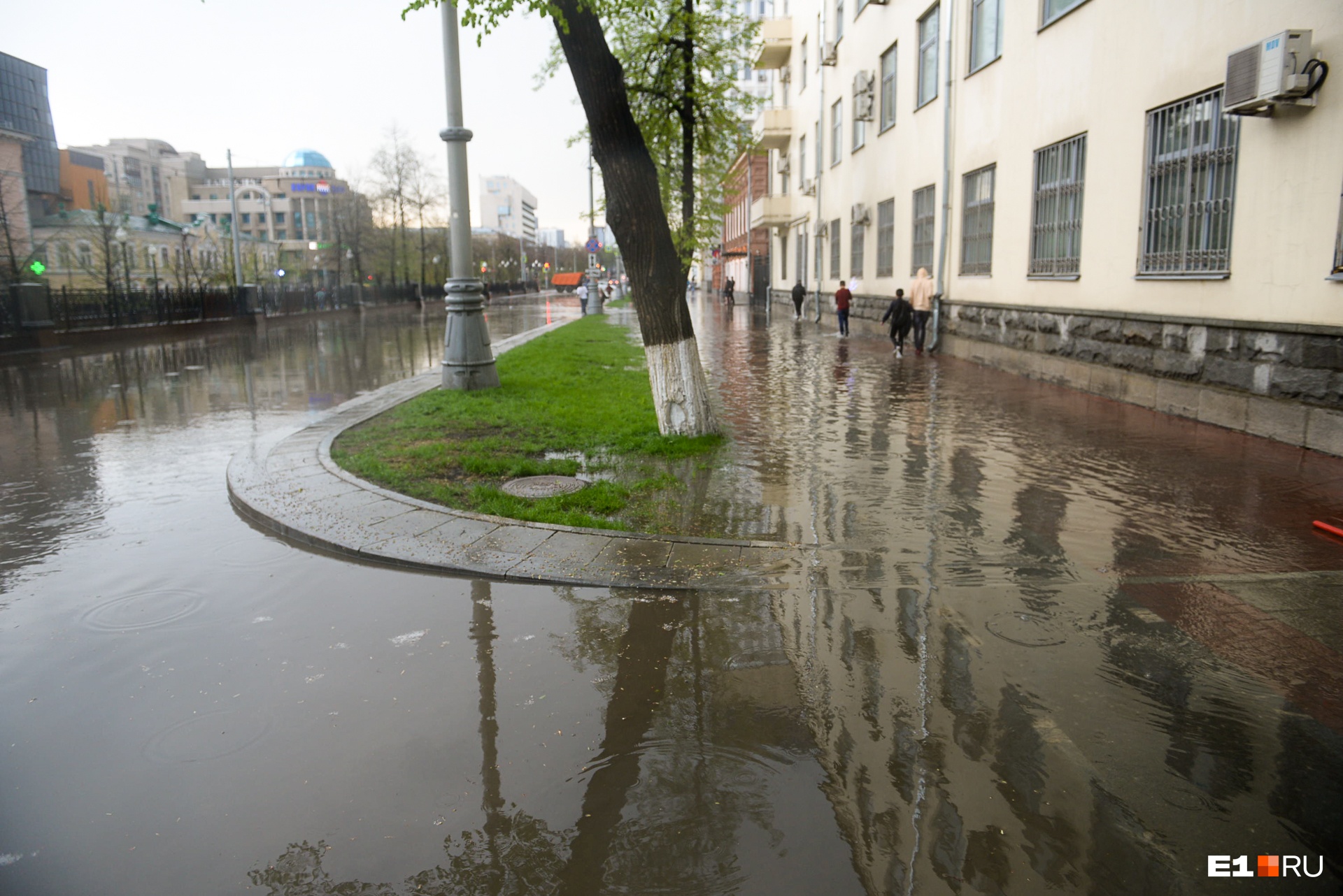 Блогер Варламов включил Екатеринбург в десятку самых грязных городов России