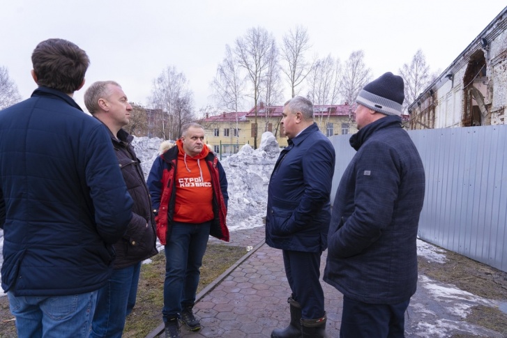 В Междуреченск на совещание приехал замгубернатора по строительству В Междуреченск на совещание приехал замгубернатора по строительству