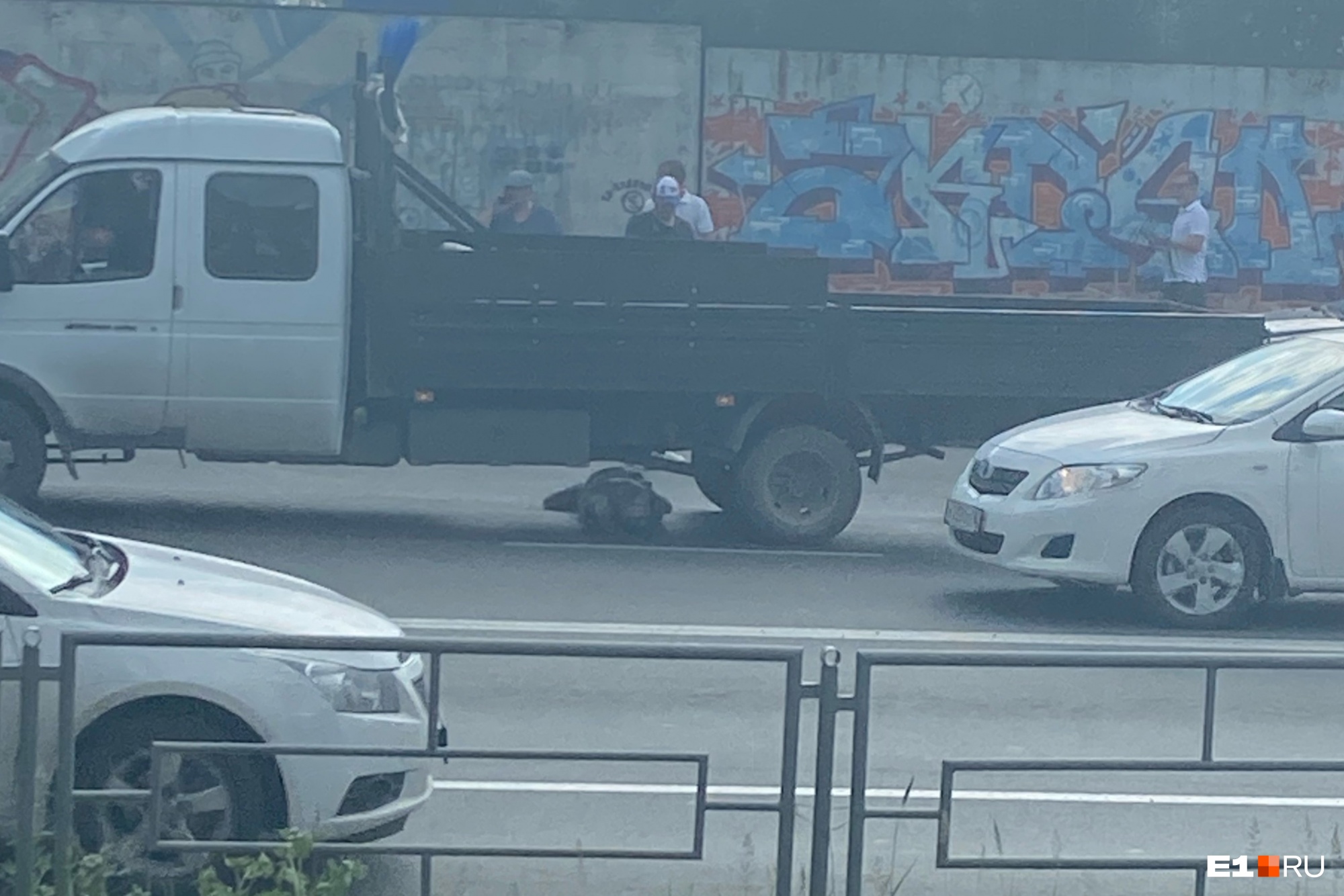 В Екатеринбурге грузовик задавил пенсионерку. Она умерла в больнице