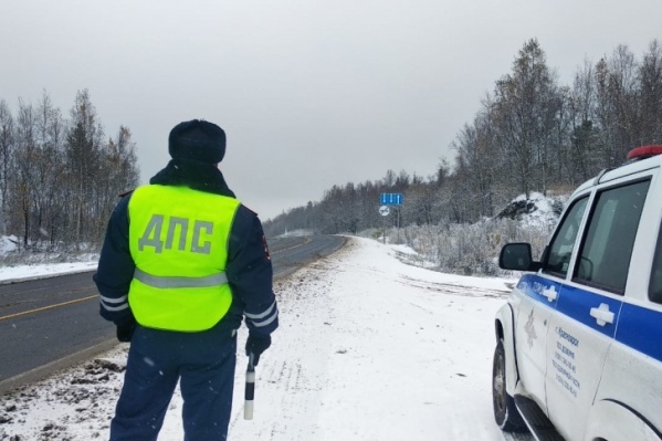 Водитель не справился с управлением на дороге у Норильска и врезался в опору путепровода Водитель не справился с управлением на дороге у Норильска и врезался в опору путепровода