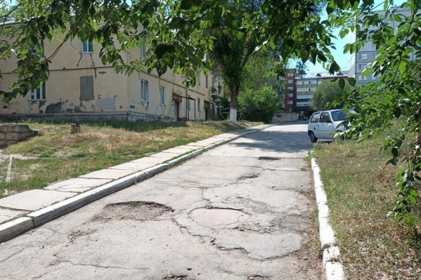Дорогу во дворе Мурысева отремонтировали только после жалобы в прокуратуру Дорогу во дворе Мурысева отремонтировали только после жалобы в прокуратуру