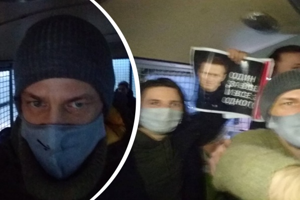 Режиссер находится в автозаке Режиссер находится в автозаке 