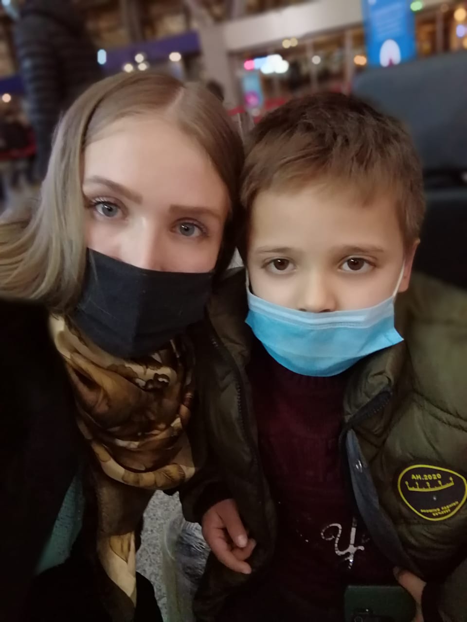 Елена встретила Тимура в аэропорту Москвы