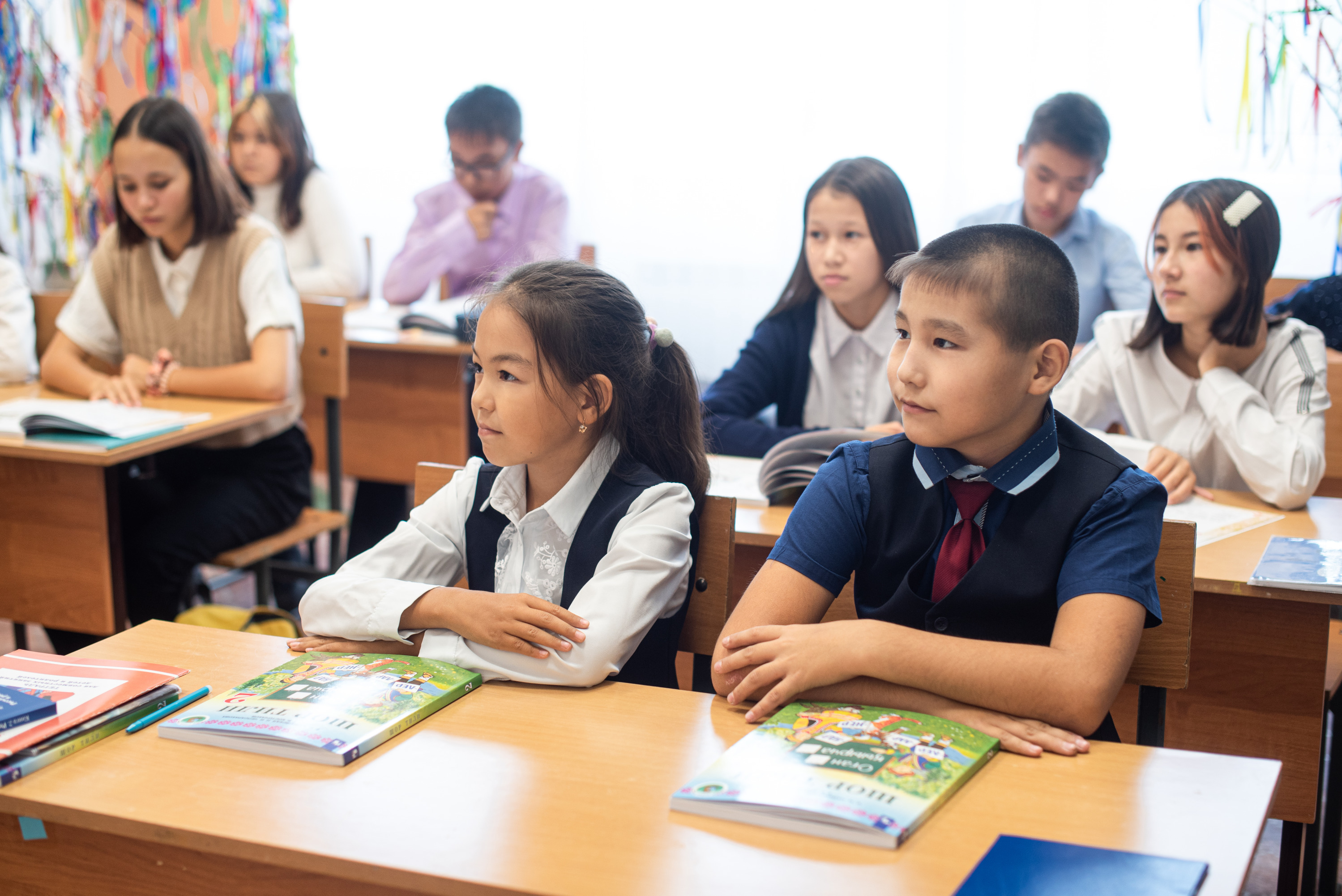 Учебники шорского языка за второй класс уже поступили в школы Кузбасса. Дети начали обучение по ним на уроках родного языка