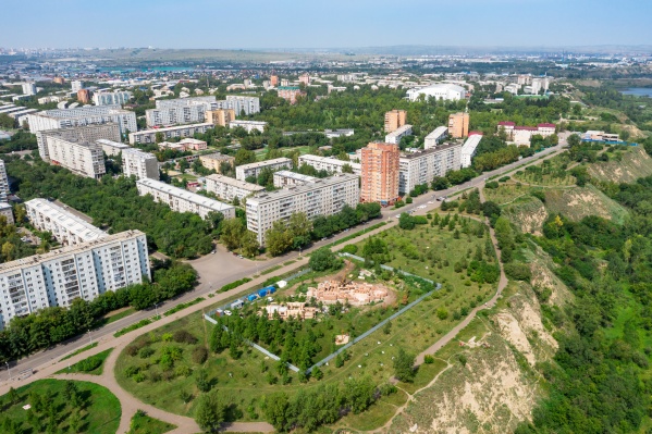 Девочку ищут волонтеры и полицейские Девочку ищут волонтеры и полицейские
