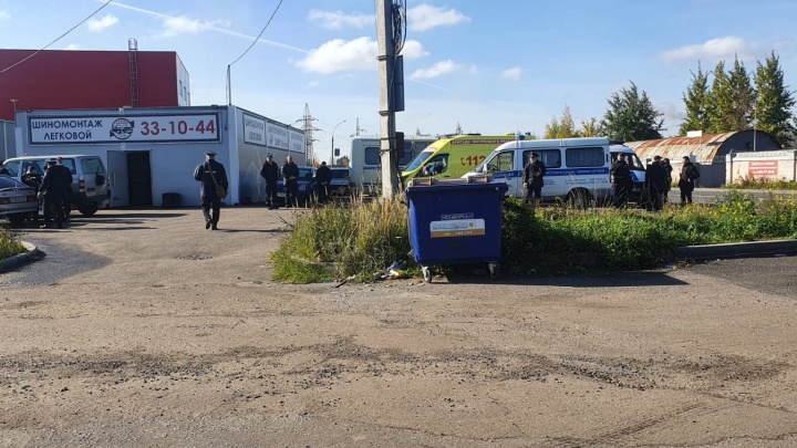 «Силовики и пожарные»: у завода «Ярославская бумага» оцепили территорию