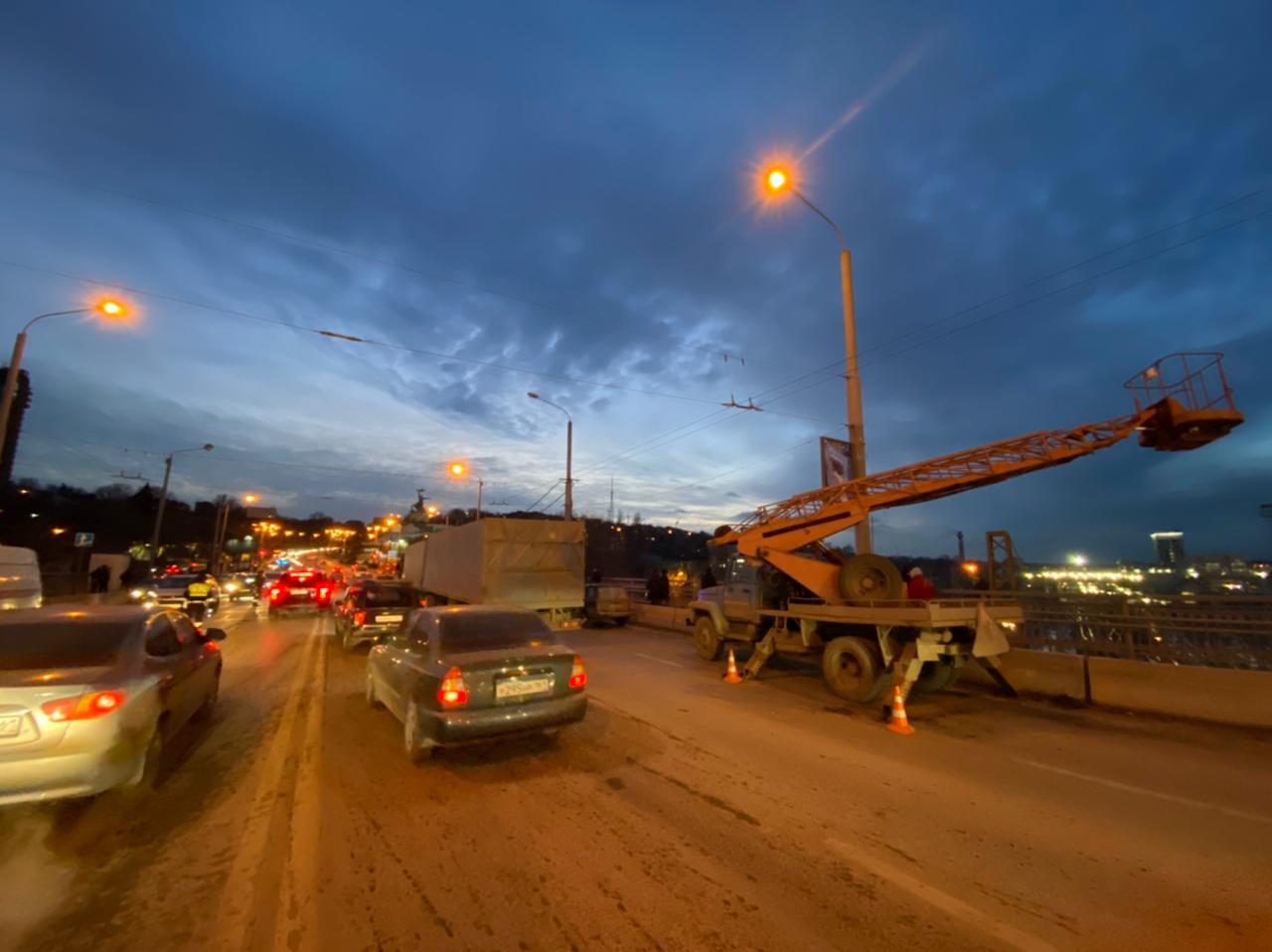 Фишки слишком близко расположены к автокрану Фишки слишком близко расположены к автокрану