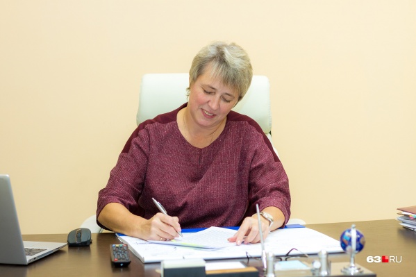 Елена Чернегу временно <a href="https://63.ru/text/politics/2021/01/16/69702236/" class="_ io-leave-page" target="_blank">отстранили от должности</a> Елена Чернегу временно <a href="https://63.ru/text/politics/2021/01/16/69702236/" class="_ io-leave-page" target="_blank">отстранили от должности</a>