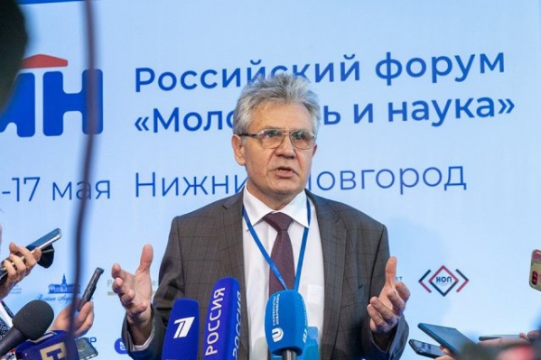 Президент РАН Александр Сергеев на форуме в Нижнем Новгороде Президент РАН Александр Сергеев на форуме в Нижнем Новгороде