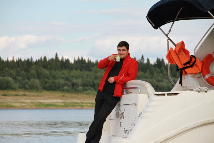 C 2011 года Нечаев постит в соцсетях фотографии со своей яхты Rinker. Сейчас такое судно б/у можно <a href="https://dailyboats.ru/boat/96438-buy-rinker-330-fiesta-vee" class="_ io-leave-page" target="_blank">купить</a> почти за <nobr class="_">40 тысяч</nobr> долларов C 2011 года Нечаев постит в соцсетях фотографии со своей яхты Rinker. Сейчас такое судно б/у можно <a href="https://dailyboats.ru/boat/96438-buy-rinker-330-fiesta-vee" class="_ io-leave-page" target="_blank">купить</a> почти за <nobr class="_">40 тысяч</nobr> долларов
