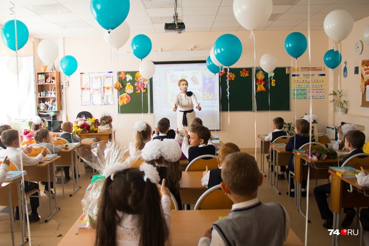 Обязательного требования о прививке для учителей школ в Челябинской области пока нет