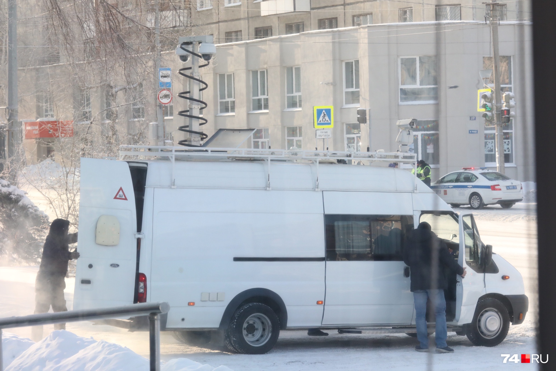 А напротив Аллеи Славы со стороны Свободы разворачивают оборудование А напротив Аллеи Славы со стороны Свободы разворачивают оборудование 