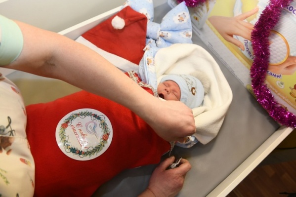Малышей наряжали в новогодние костюмы Малышей наряжали в новогодние костюмы
