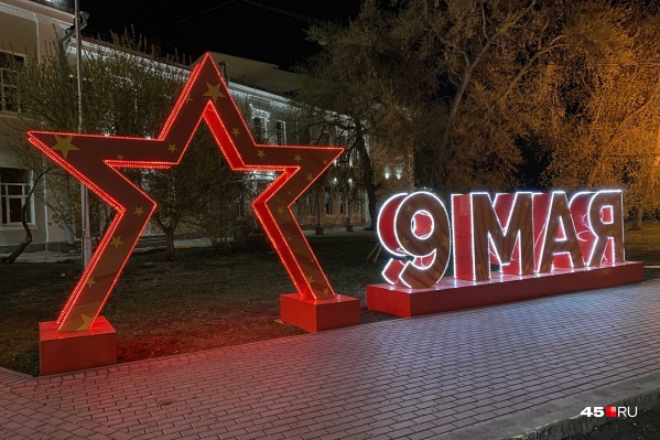 Новые украшения установлены в горсаду и возле филармонии Новые украшения установлены в горсаду и возле филармонии