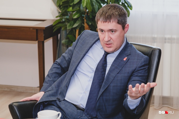 На посту губернатора (в первое время — с приставкой и.о.) Дмитрий Махонин уже больше года
