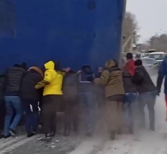 Скриншот видео с канала <a class="yt-simple-endpoint style-scope yt-formatted-string _" spellcheck="false" href="https://youtu.be/T8jrXB0iKE4" dir="auto">Максим Максим</a> на YouTube