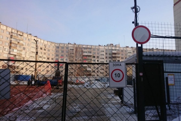 Жители связывают вибрации дома со стройкой по соседству Жители связывают вибрации дома со стройкой по соседству 