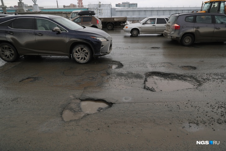 Мэрия Новосибирска потратит 55 миллионов на ямочный ремонт. Какие дороги приведут в порядок?