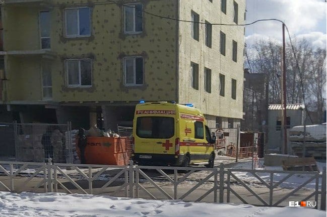 В Екатеринбурге рабочий упал с 18-го этажа строящейся высотки