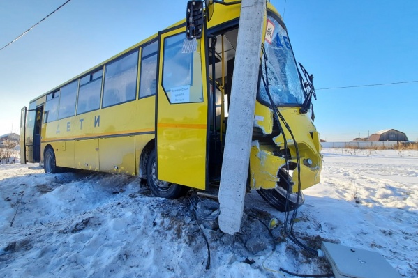 Автобус и внедорожник не поделили дорогу в Якушах Автобус и внедорожник не поделили дорогу в Якушах