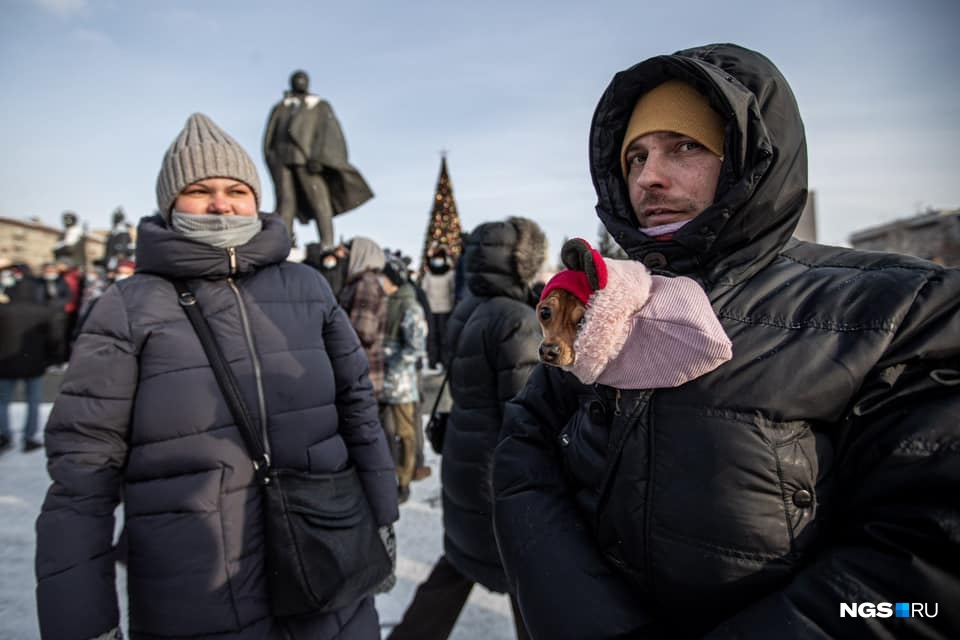 В Новосибирске с собой на прогулку брали домашних животных В Новосибирске с собой на прогулку брали домашних животных