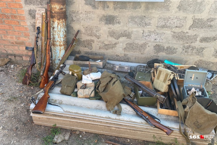 Бомбы, патроны, гранатомет: ФСБ накрыла две оружейные мастерские на Дону