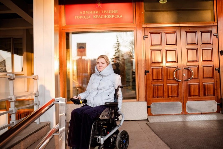 Инвалидов-колясочников в Красноярске около трех тысяч. Одна из них — депутат горсовета Наталья Каптелинина