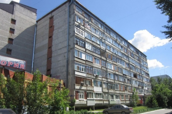 Девочка упала с 5-го этажа в первой половине дня 4 июля Девочка упала с 5-го этажа в первой половине дня 4 июля