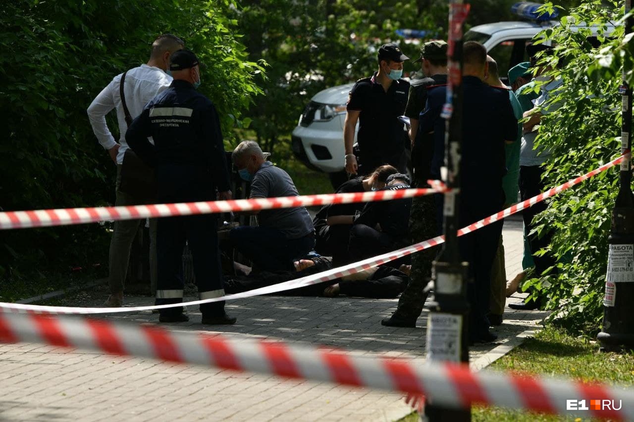 Установлена личность одного погибшего: после поножовщины у вокзала в Екатеринбурге возбудили уголовное дело