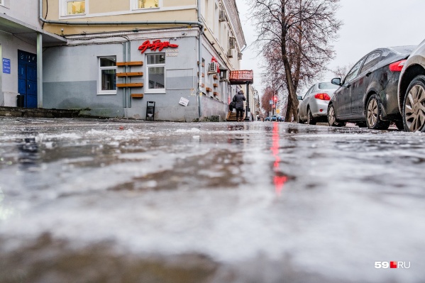 На дорогах и тротуарах может быть скользко На дорогах и тротуарах может быть скользко