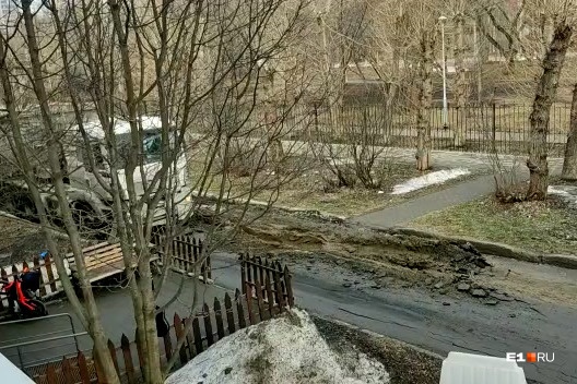Ранее корпорацию «Маяк» общественники обвинили в том, что обломки ПРОМЭКТа <a href="https://www.e1.ru/news/spool/news_id-69815051.html" target="_blank" class="_">вывозятся на нелегальную свалку</a> Ранее корпорацию «Маяк» общественники обвинили в том, что обломки ПРОМЭКТа <a href="https://www.e1.ru/news/spool/news_id-69815051.html" target="_blank" class="_">вывозятся на нелегальную свалку</a>