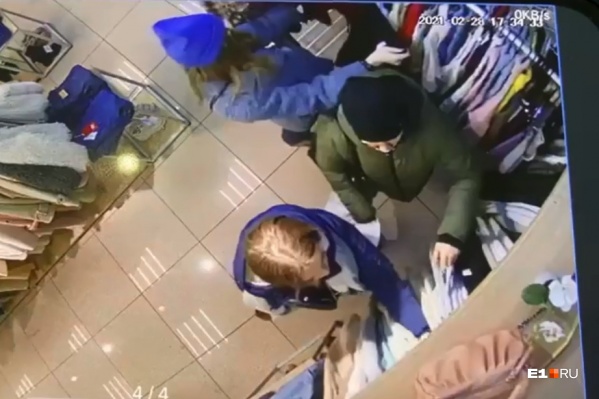 Воровку ищет полиция Воровку ищет полиция