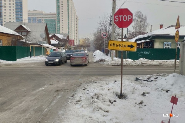 На перекрестке регулярно случаются аварии На перекрестке регулярно случаются аварии