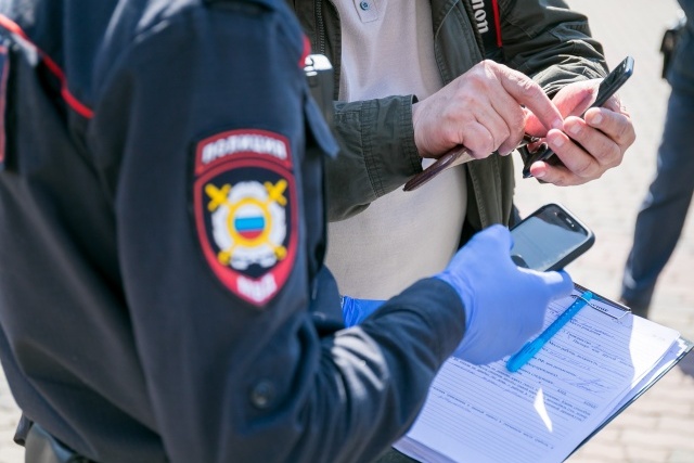 Преступницу задержали полицейские Преступницу задержали полицейские