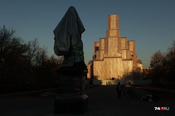Памятник откроют возле Александро-Невского храма, который сейчас находится на реконструкции Памятник откроют возле Александро-Невского храма, который сейчас находится на реконструкции