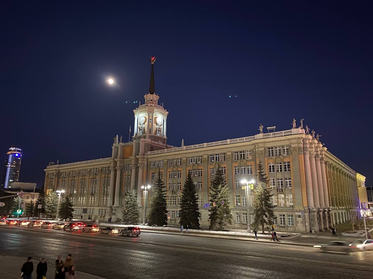 Екатеринбург часовой. Фотографии освещения Екатеринбурга.