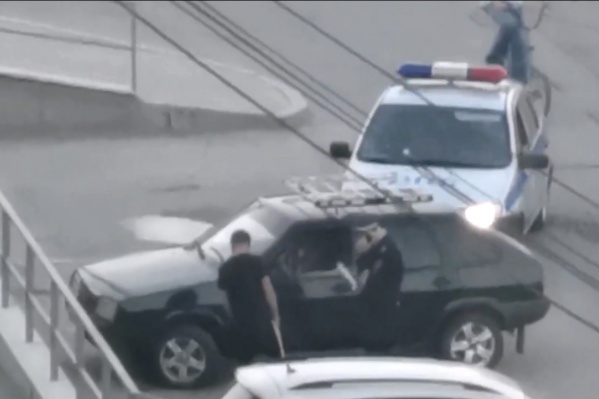 Гаишнику хватило пары секунд, чтобы все понять и отпустить водителя Гаишнику хватило пары секунд, чтобы все понять и отпустить водителя
