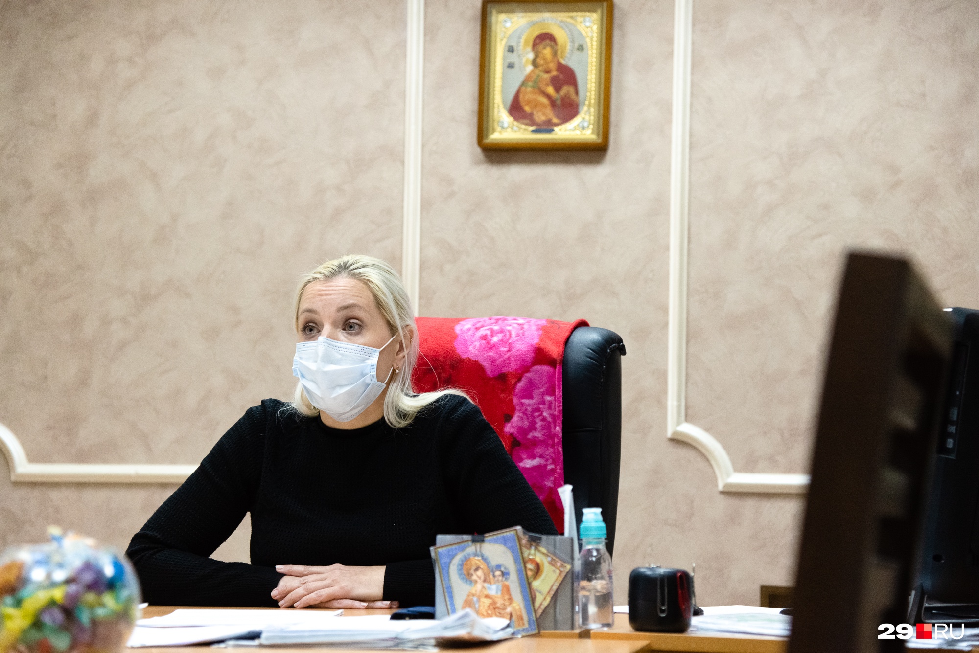 Наталья Никифорова говорит, что они могут договориться с проживающими в интернате — нужно только попросить заранее