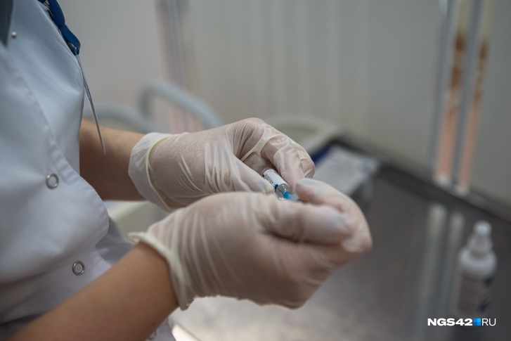 По данным Минздрава Кузбасса на утро <nobr class="_">18 июня</nobr>, первую прививку от коронавируса уже поставили <nobr>314 550 человек</nobr>