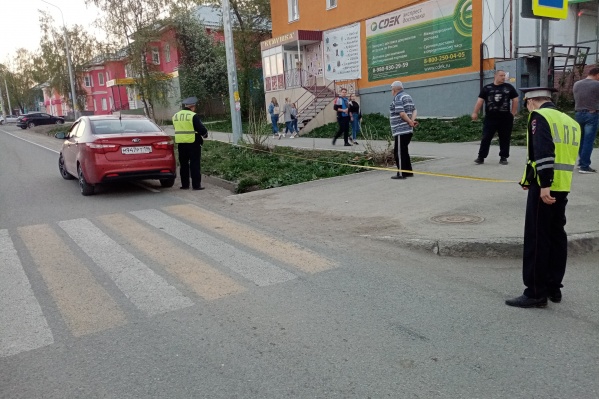 Дети перебегали дорогу на красный свет Дети перебегали дорогу на красный свет