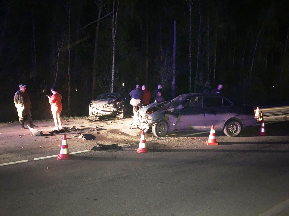 На ЖБИ в лобовом столкновении Hyundai и Mazda пострадали трое взрослых и два маленьких ребенка
