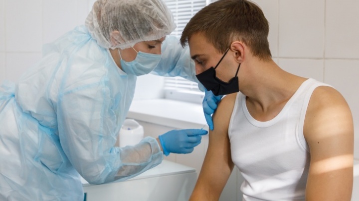В России зарегистрировали еще одну вакцину от коронавируса. Укол нужно ставить один раз