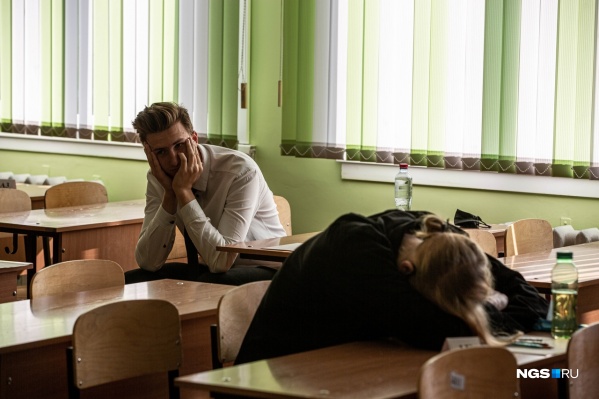 В этом году девятиклассники сдают только русский язык и математику В этом году девятиклассники сдают только русский язык и математику