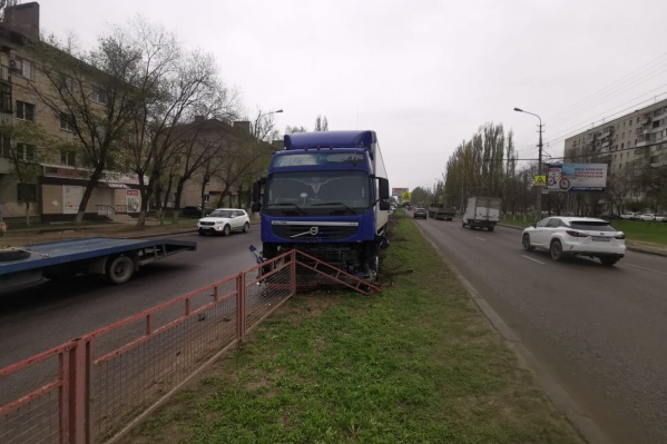 Водитель фуры потерял контроль над машиной из-за проблем со здоровьем Водитель фуры потерял контроль над машиной из-за проблем со здоровьем