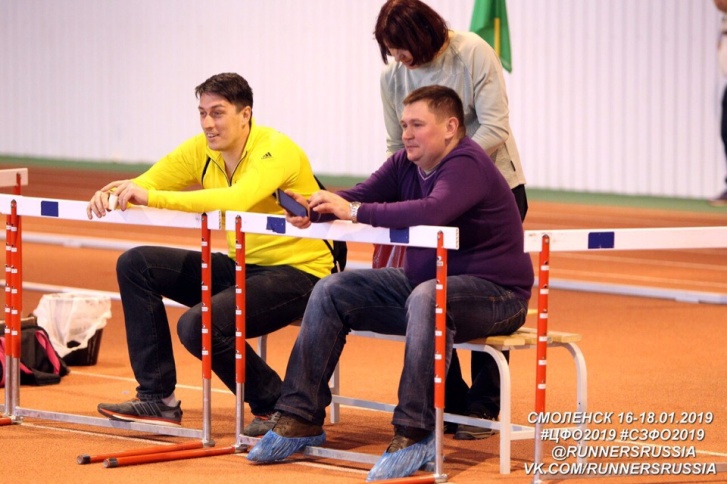 Владимир — слева в качестве тренера на соревнованиях