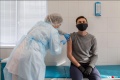 Антиваксеры против чипанутых: привитый журналист — о массовой вакцинации и тумане в головах